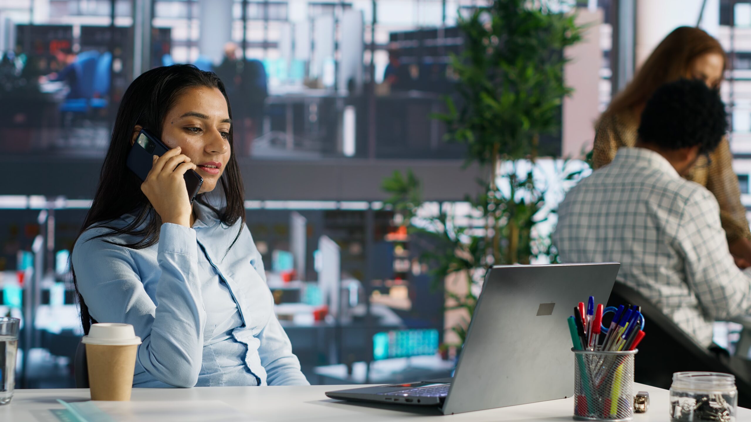 Entrepreneur uses her mobile phone for a crucial corporate communication